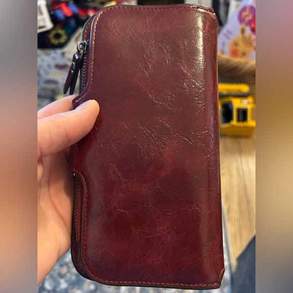 Red wallet - Picture 2 of 8